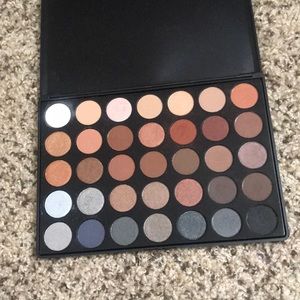 Neutral everyday makeup